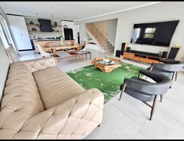 3 BEDROOM TOWNHOUSE FOR SALE IN PALM LAKES ESTATE
